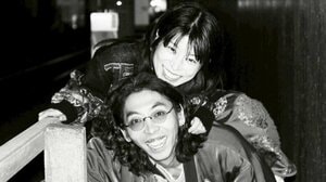 柄本時生＆さとうほなみ おんぶツーショットを披露！互いの愛用品を並べた個性あふれる結婚報告に「写真も素敵」「お似合いすぎる」