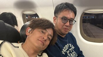 「男前すぎます」と話題に！なすなかにし・那須晃行 ノーマルカメラ撮影の“イケオジ”写真公開！マネージャー撮影の流し目オフショットに反響