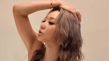 第2子妊娠中の倖田來未 体のライン際立つ黒ワンピ姿を披露！艶やかメイクに釘付けの自撮りショットも「ママがスーパースターとか無敵」「体に気をつけて」