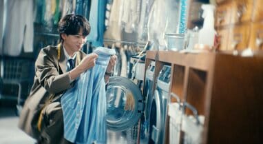 timelesz・寺西拓人 初めての単独CM出演で笑顔が印象的なテーラーに
