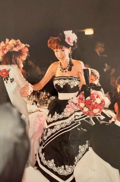 ほしのあき “初出し?”結婚式ショットに反響！純白のウェディングドレス