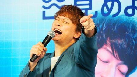 香取慎吾 コンサートを再現した撮影でスタッフの歓声に「おおっ！僕のこと知ってる」とニヤリ！舞台千穐楽後に人間ドックへ行ったことも報告