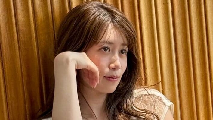 元NHKアナ・中川安奈 ヘソ出しから美脚際立つ大人な雰囲気漂う姿まで 「ボディラインが綺麗」なオフショット披露