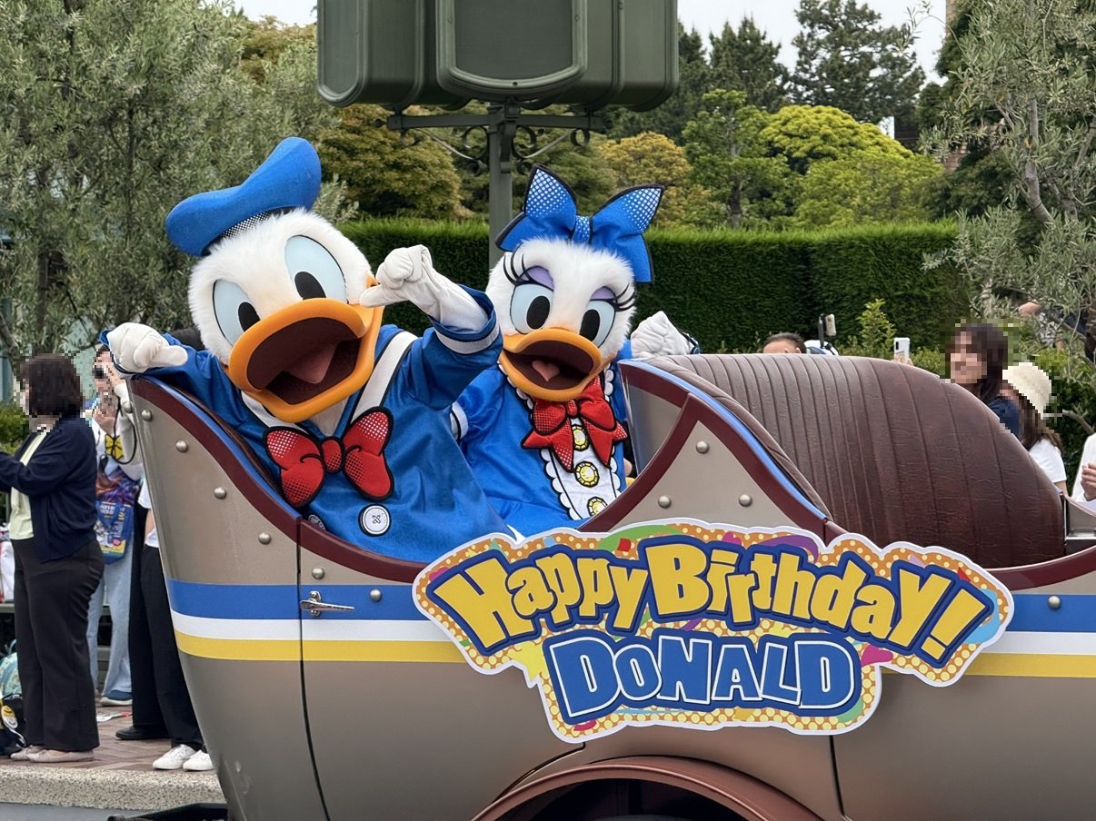 ディズニー ドナルド デイジー ピンバッジ ドナルドのダンス大好き