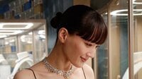 綾瀬はるか 美背中＆美デコルテ際立つ黒ドレス姿を披露！ジュエリーに負けない輝き放つスタイル＆凜とした表情に「神々しいです」