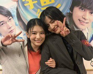 「はい優勝」プライベートでも仲良しな出口夏希＆橋本愛がスタジオで遭遇！オフショ公開で「さいこうの姉妹やー！」『サバ缶、宇宙へ行く』『夫婦別姓刑事』