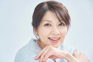 飯島直子 両親と愛犬を亡くして「いまは本当の意味でひとり、自分のために頑張れる」等身大の女性をコミカルに演じるドラマに意欲『こないだおばさんって言われたよ』