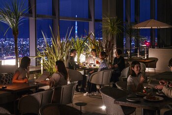 開放的なテラス席で夜景と美食に酔いしれる　「ビアテラスプラン」予約受付開始
