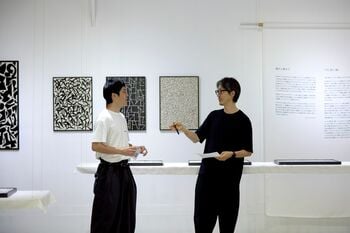 小林一毅氏とのテキスタイルアート《Between black & white》を阪急うめだ本店で期間限定販売