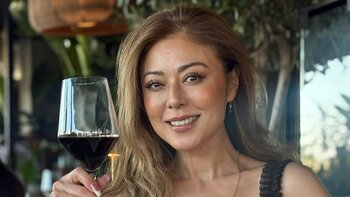 武田久美子(57) 真っ白“貝殻ビキニ”姿を披露！「いつまで現役なの！？」ビーチチェアでくつろぐ姿も「引き締まったスタイルにビックリ」