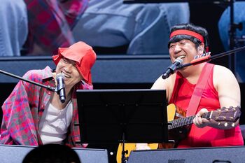 バナナマン演じる「赤えんぴつ」初の単独ライブに乃木坂46ら豪華ゲストが登場！