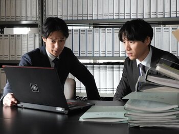 談合事件のスクープが警察の手で潰された…政界と警察の闇に足を踏み入れる今泉（福士蒼汰）と仙北谷（味方良介）＜『東京P.D.』第7話完全版＞