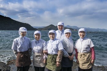【漁村の食文化を伝える(株)漁村女性グループめばる】郷土料理『ごまだし』に続く新商品『漁師のかっこみ飯』をシーフードショーで初披露