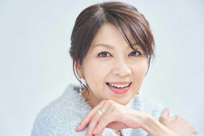 飯島直子 両親と愛犬を亡くして「いまは本当の意味でひとり、自分のために頑張れる」等身大の女性をコミカルに演じるドラマに意欲『こないだおばさんって言われたよ』