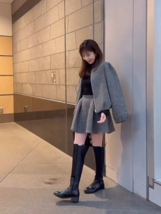 ほしのあき(48) “絶対領域”見せのミニスカ×ニーハイコーデ披露！変わら