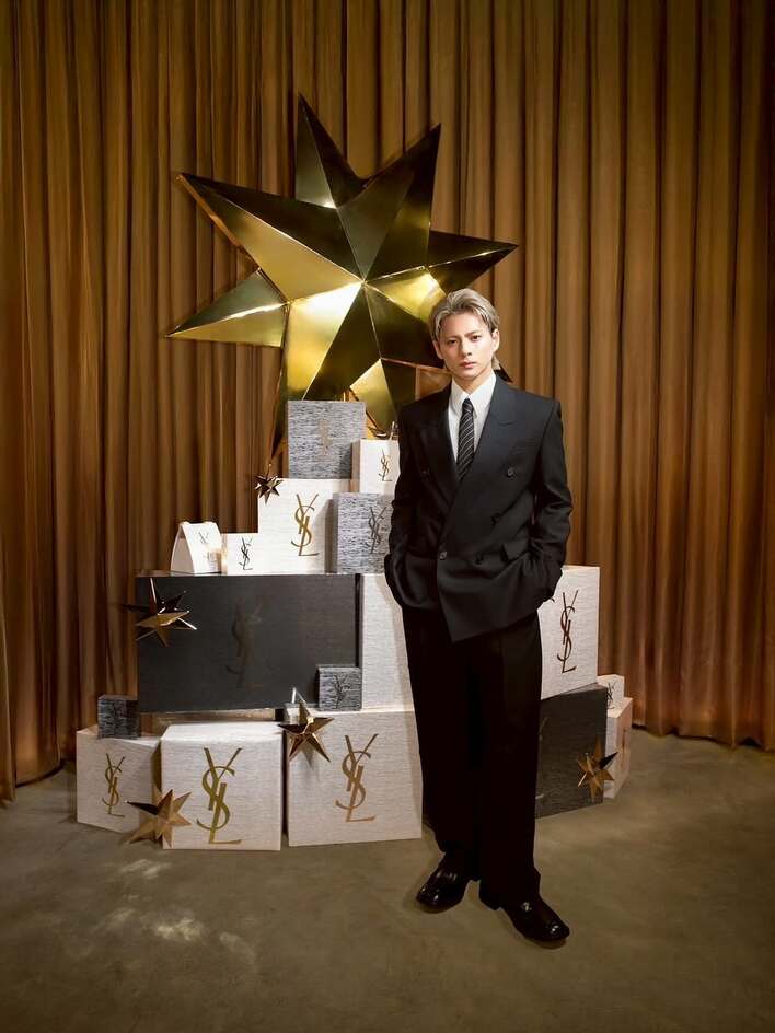 大人の色気たっぷり」平野紫耀 自撮りショットで分身！？黒スーツ