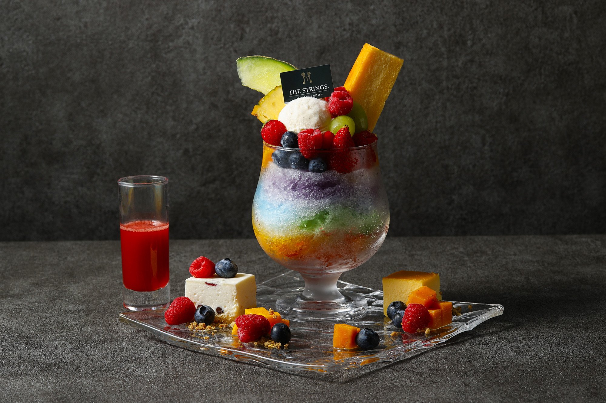 ガラス器。フルーツポンチ。かき氷。パフェ。など。。。ちと大きい