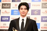 本田響矢「一番が選べないくらい大きな壁があった」大活躍の1年を振り返る 来年へは映画出演への意欲も明かす ベストドレッサー賞