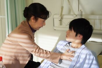 『さくらの親子丼』名取裕子がクランクアップ！「子どもたちの成長を現場でもドラマの中でも見ることができた」