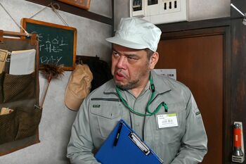 くっきー！がガスメーターの計測員“山田敦史”として登場「それでは、失礼いたします」