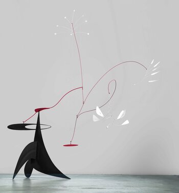 アレクサンダー・カルダー渡仏 100 周年と没後 50 周年を記念して、大規模展覧会「Calder. Rever en Equilibre」をパリ、フォンダシオン ルイ・ヴィトンにて開催