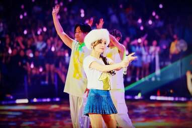 浜崎あゆみ 絶対領域見せミニスカ×ニーハイブーツ姿披露！美スタイル