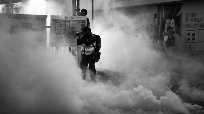 ＜写真展『香港、消された声』12/6(土)～12/14(日)開催＞写真が捉えた市民の抵抗は、私たちに何を問いかけるのか---12/12(金)にはドキュメンタリー映画『香港、裏切られた約束』を上映