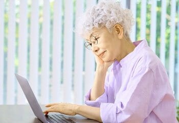 働くシニア世代が増加中！「仕事をえり好みしない」「挨拶は自分から」「自慢話は1回まで」など、気をつけるべきポイントは？