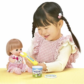 メルちゃんと雪印メグミルク「牧場の朝ヨーグルト」がコラボレーション！