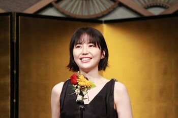 長澤まさみ『エルピス』主演で“橋田賞”を受賞！「テレビの世界でやってきてよかった」
