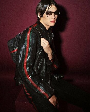 デムナによる「GENERATION GUCCI」の広告キャンペーンを発表