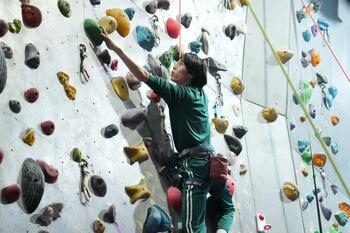 萩原利久「来年は戦って戦って戦って戦って戦って」小島よしおとのスポーツクライミングで惜敗するも、前を向く！