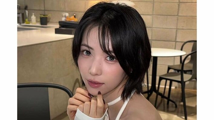 NiziU・MAYA 雰囲気ガラリなイメチェン姿披露！“まるでプリンセス”な華やかスタイルで優しくほほ笑む様子に「ときめかずにいられない♡」