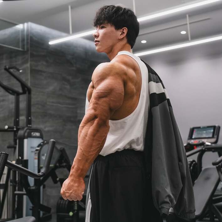 極端なボディービルダー 極太筋肉に衝撃！「マジで世界獲れる」「顔つきも変わりましたね