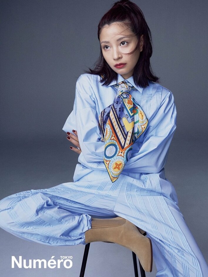 別人かと」広瀬すず 赤髪×赤リップで雰囲気がらりなモードスタイル披露