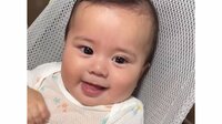 むちむちあんよで「えいしょ」生後9ヶ月の赤ちゃんが絵本を取ろうと奮闘！あと一歩のところで届かなかった“まさかの結末”に本人も大笑い！【激かわキッズ奇跡の瞬間】