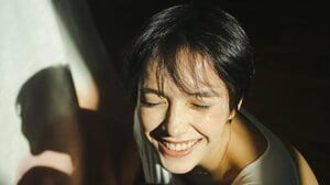 松田龍平の妻・モーガン茉愛羅 4歳長男を抱きしめた親子ショット公開で第2子妊娠を報告！母として我が子をいとおしく思う優しい表情に反響