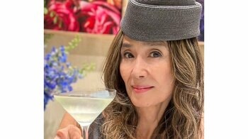 「ハリウッド女優みたい」萬田久子(68) ヒョウ柄ドレスのゴージャスな装いで圧倒的オーラ！“映画のワンシーンのよう”な誕生日動画に「カッコいい」