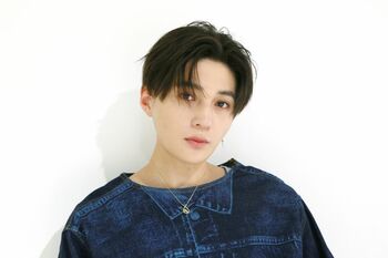 八木勇征「一生味方だし、そばにいます」ファンへの愛と写真集「CONTACT」を語る