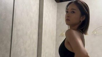 「きれいな背中と腹筋」みちょぱが美Body保つ本気のトレーニング動画を公開！ ストイックな姿に「見惚れちゃう」「尊敬します！」