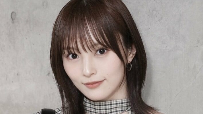 「どストライク」山本彩 サッカー応援コーデを披露！“新鮮”なヘアスタイル×ユニホーム風の“VAMOS”ロンTに「マンマミーア」