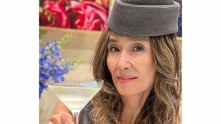 「ハリウッド女優みたい」萬田久子(68) ヒョウ柄ドレスのゴージャスな装いで圧倒的オーラ！“映画のワンシーンのよう”な誕生日動画に「カッコいい」