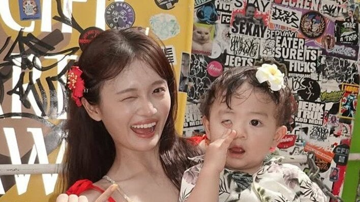【画像14枚】田久保夏鈴 1歳息子の南国感満載の水着姿など家族でハワイ大満喫する様子を見る