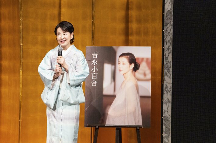 吉永小百合が写真集お渡し会に登場！「ろっ骨骨折も5週間で完治」“ドジ