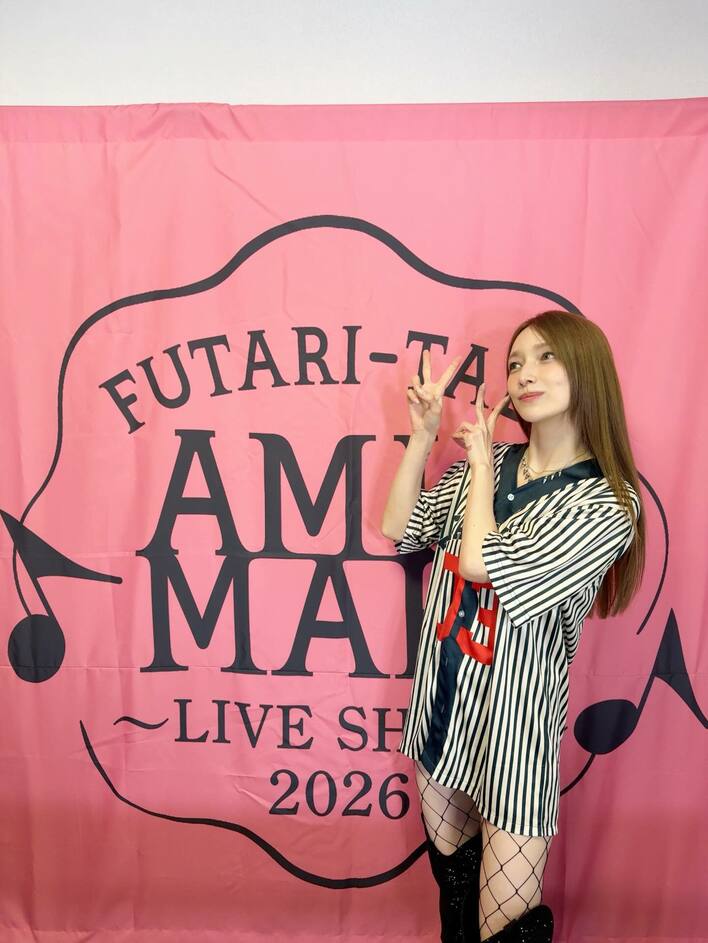 後藤真希 “絶対領域”見せのニーハイブーツ×ミニ丈風衣装を披露！ヘソ