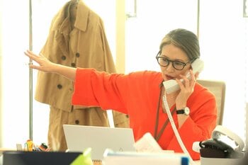 小泉今日子が演じる吉野千明の“これまで”をプレイバック！真平（坂口憲二）や“ポストイットくん”との恋も！月9ドラマ『続・続・最後から二番目の恋』