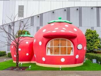 「みんななかよく」を発信、サンリオファン懐かしの空間が登場！「いちごのお家」が3月6日(金)より期間限定オープン