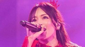 “絶対領域”も披露 浜崎あゆみ 香港ライブショット大量公開！華やかな衣装＆ステージ演出に「女神さま」「眼福すぎました」歓喜の声