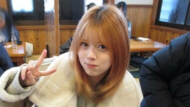 NiziU・RIKU 雰囲気ガラリなイメチェン姿を披露！上目遣いで見つめる