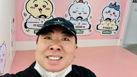 ドランクドラゴン塚地 ももクロ・百田夏菜子と並んでビックスマイル！都内はじごの推し活ショットに「最高のコースどり」「幅が広いのよ」